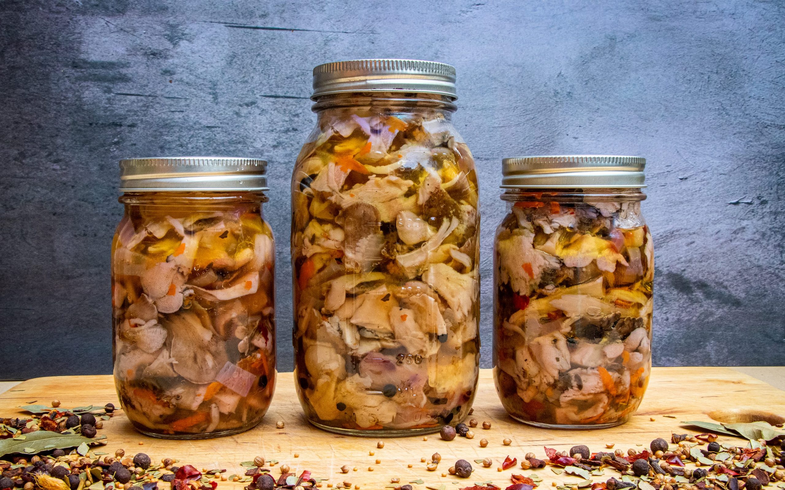 Майсторско консервиране на вкусни гъби в домашни условия
